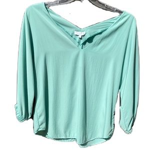 GLAM v-neck 3/4 sleeve blouse mint green Small